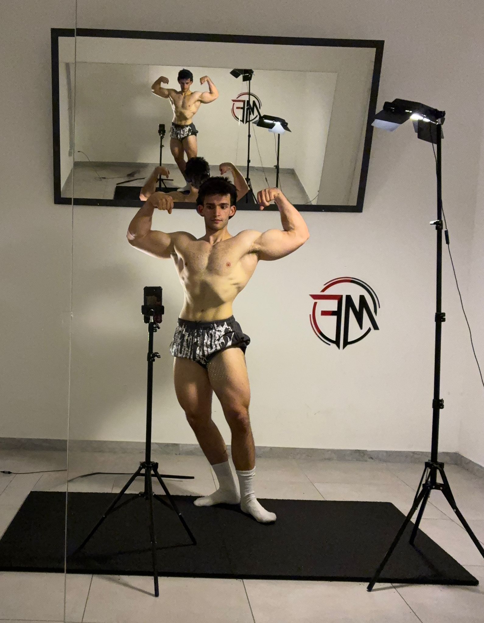 Michele Ferrulli nel suo studio